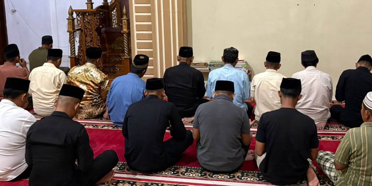 Brimob tarawih3.jpg
